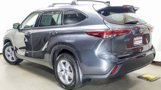 2022 toyota highlander le