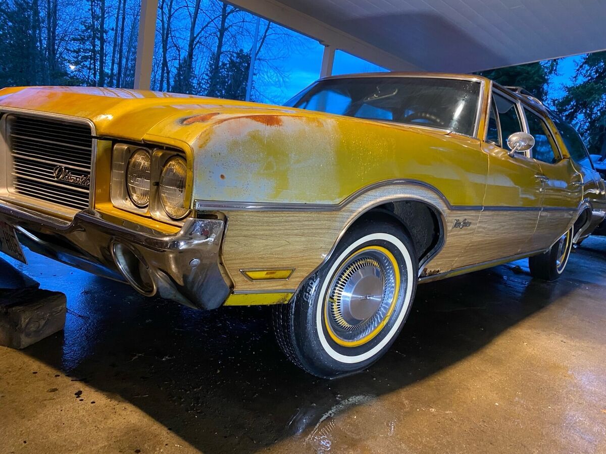 1971 oldsmobile vista cruiser wagon yellow rwd automatic