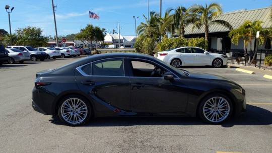 2022 Lexus IS