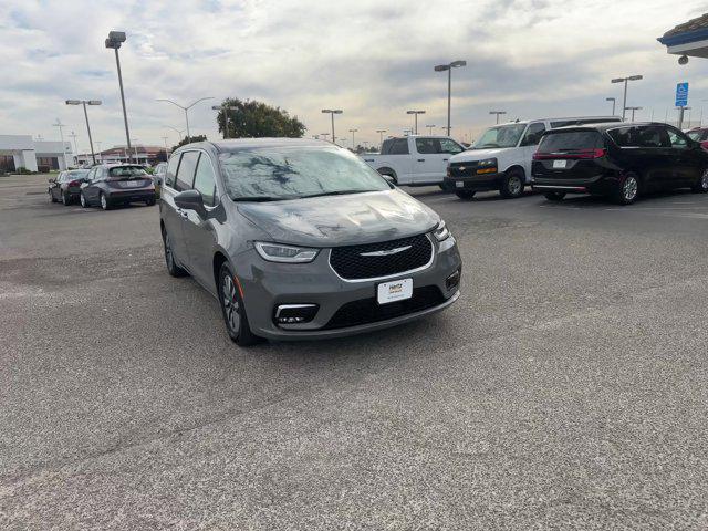 2022 chrysler pacifica hybrid touring l