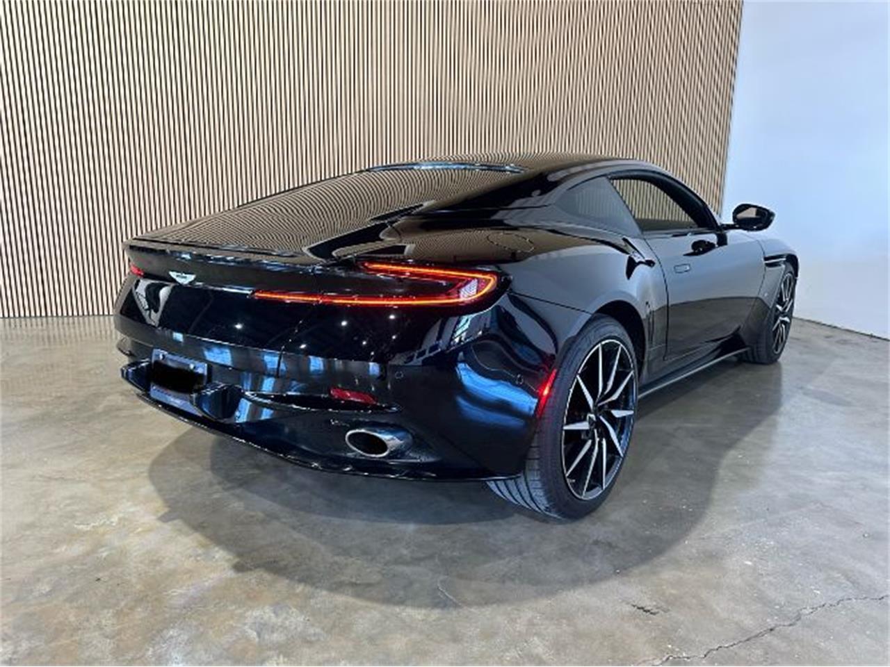 2017 aston martin db11