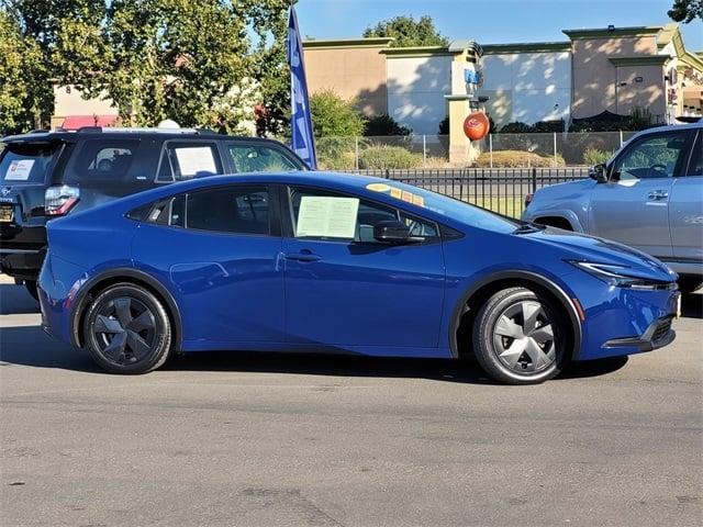 2023 toyota prius le