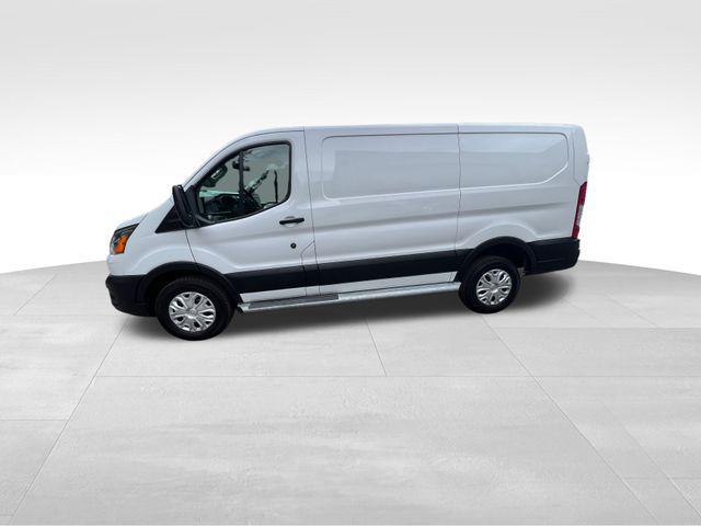 2022 ford transit-150 base