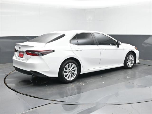 2022 toyota camry le