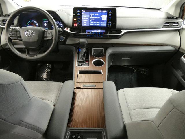 2024 toyota sienna le