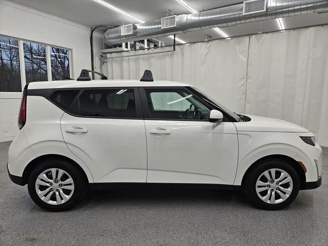 2023 kia soul lx
