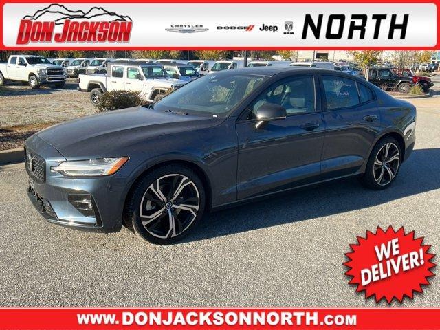 2024 volvo s60 b5 core dark theme