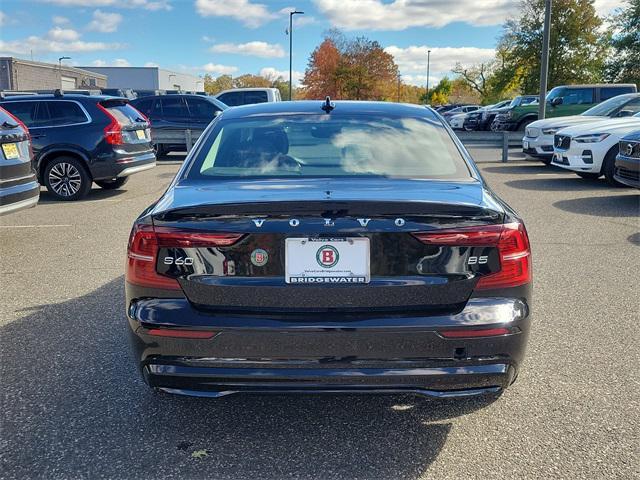 2024 volvo s60 b5 core dark theme