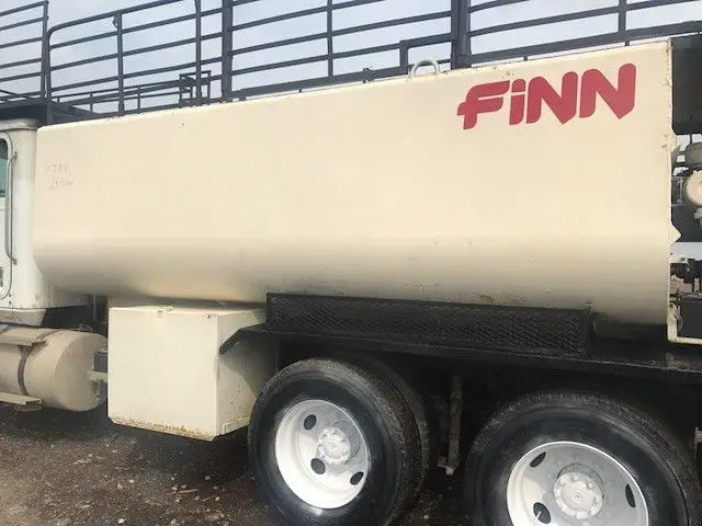 1994 international, finn hydroseeder truck, 2800 gallons