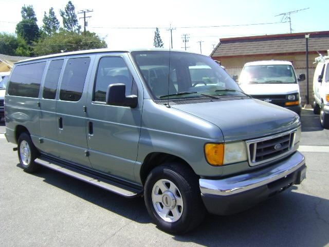 2006 ford e150 chateau