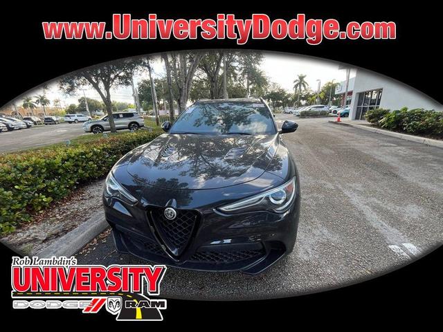 2022 alfa romeo stelvio quadrifoglio