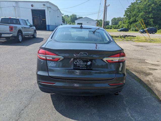 2019 ford fusion se