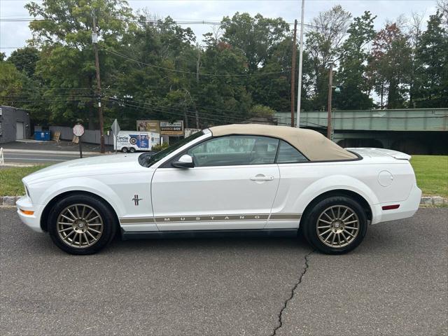 2007 ford mustang deluxe