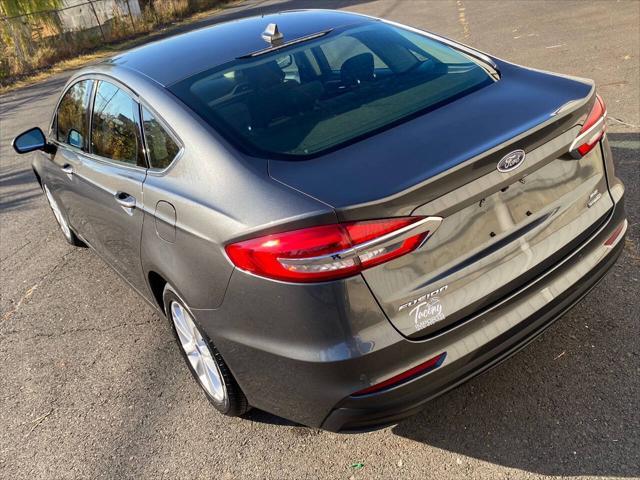 2020 ford fusion hybrid se