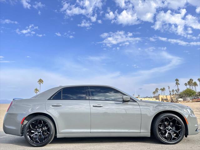 2019 chrysler 300 s