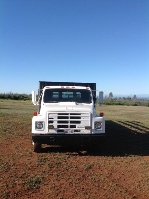 1989 international 1600 flat bed stake side