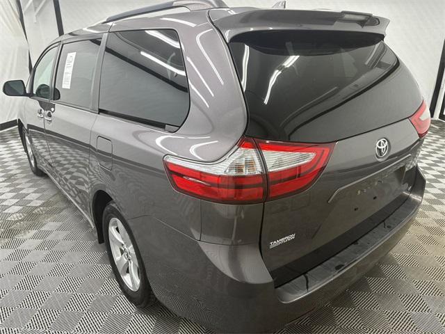 2019 toyota sienna le