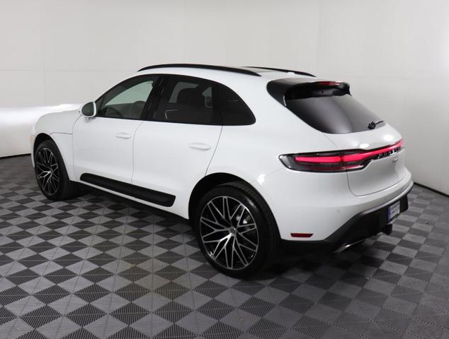 2024 porsche macan base