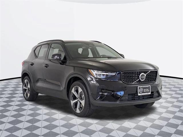 2024 volvo xc40 b5 plus dark theme