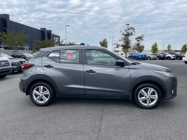 2022 nissan kicks s