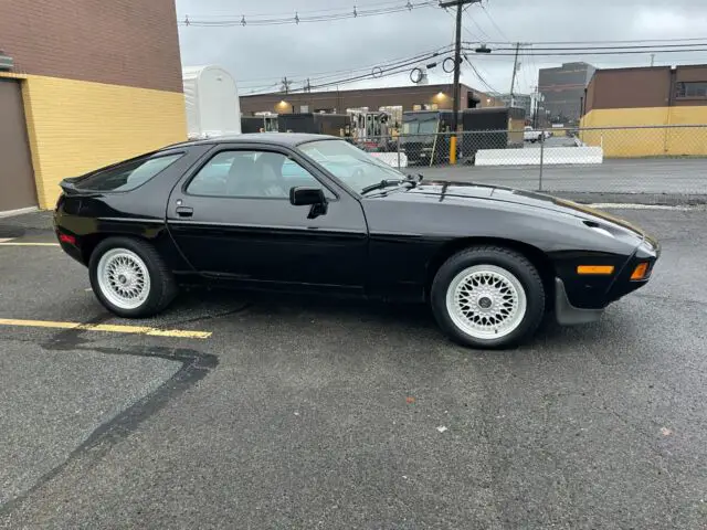 1984 porsche 928 s 2-door coupe