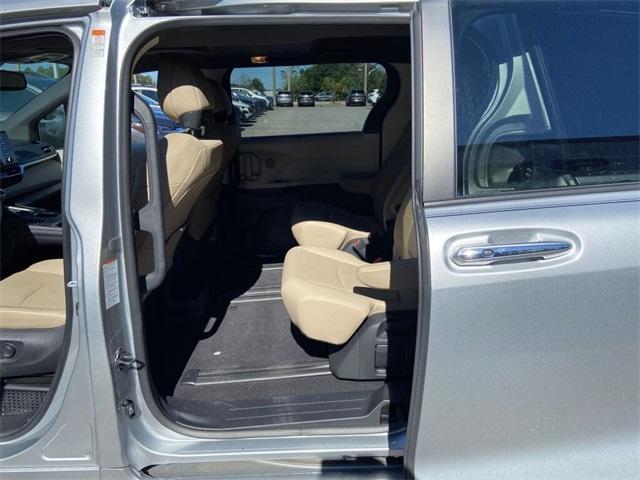 2023 toyota sienna xle