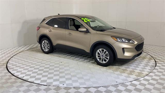 2020 ford escape se