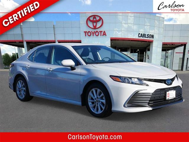 2022 toyota camry le
