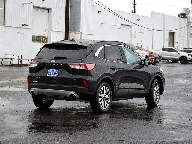 2022 ford escape titanium
