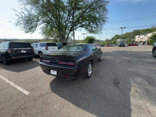 2022 dodge challenger sxt