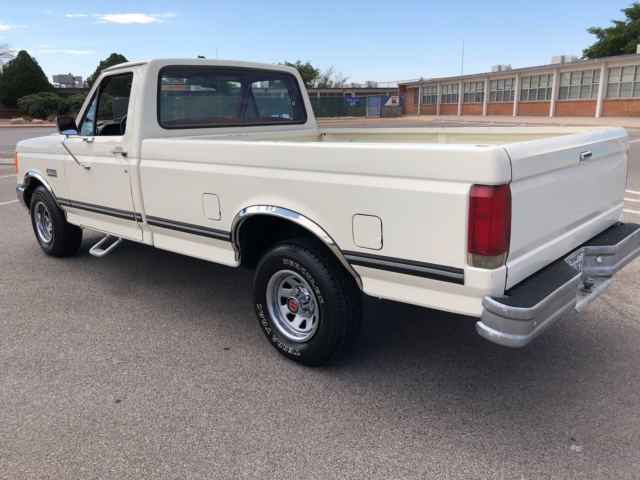 1988 ford f150, low miles, nice truck, 6cil, great condition, original