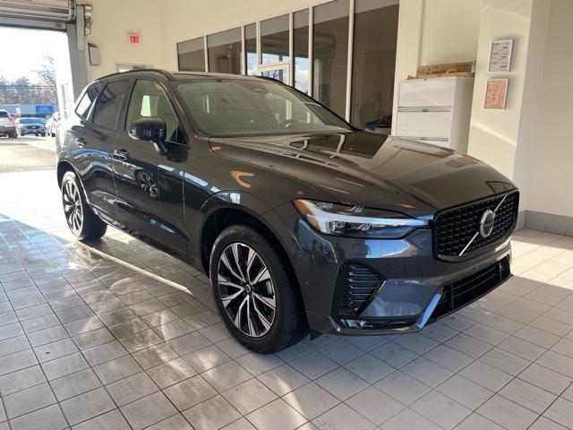 2024 volvo xc60 b5 plus dark theme