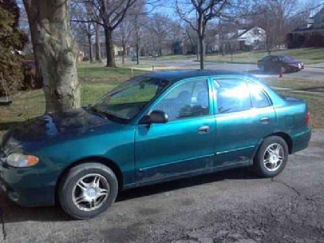 1999 hyundai accent - green - manual stick shift - 114,000 in cleveland, oh