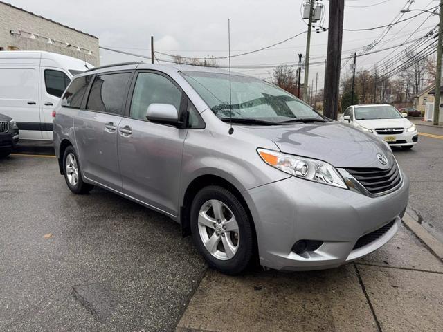 2011 toyota sienna le