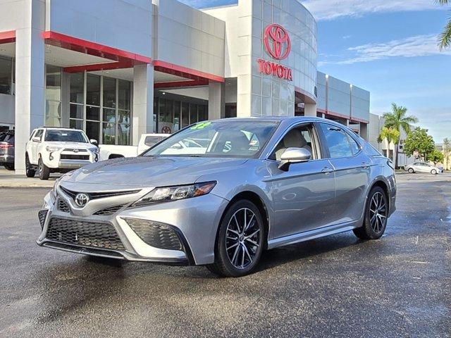 2022 toyota camry se
