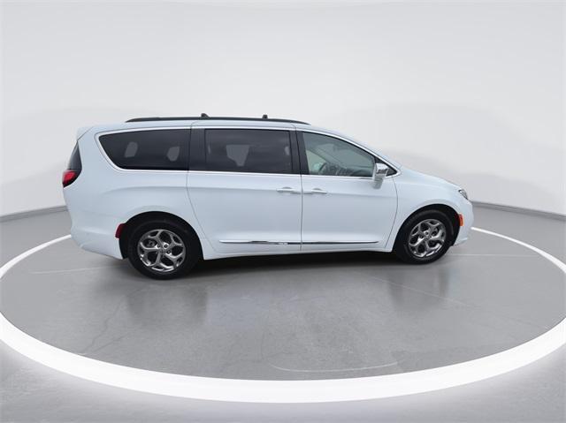 2022 chrysler pacifica limited