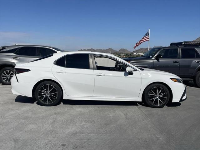 2022 toyota camry se