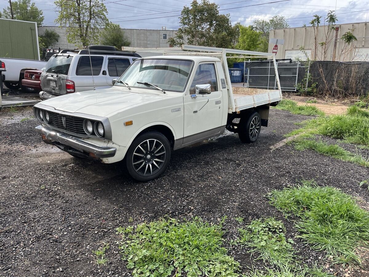 1978 toyota hilux white sr5