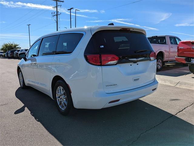 2022 chrysler voyager lx
