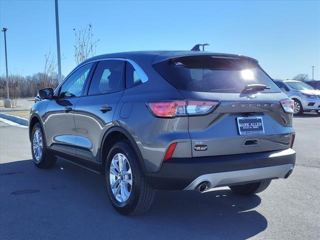 2022 ford escape se