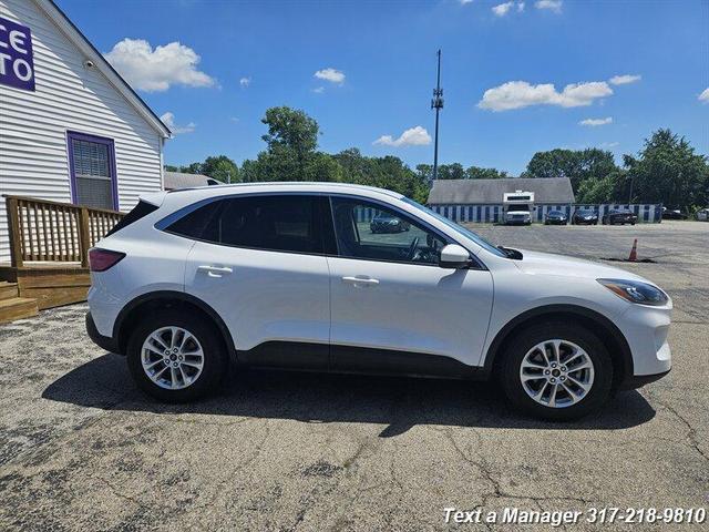 2020 ford escape se