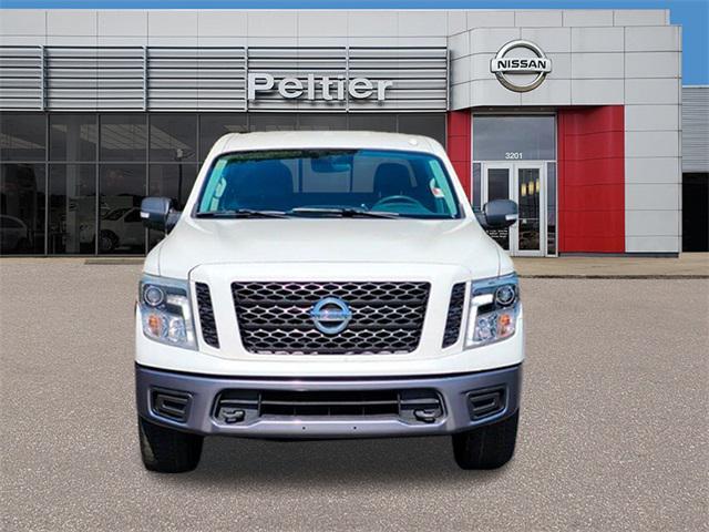 2017 nissan titan pro-4x