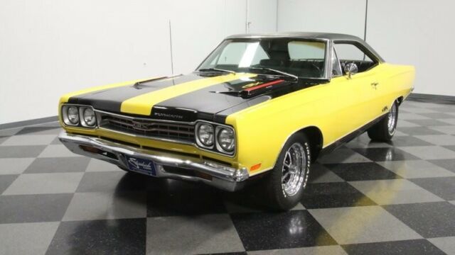 classic vintage chrome mopar 440 v8 727 auto trans yellow gtx