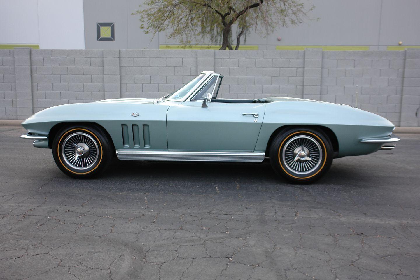 1966 chevrolet corvette 327 300hp v 8 with a 4 speed manual