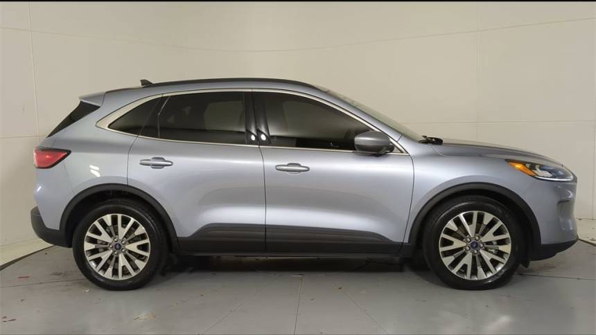2022 ford escape titanium hybrid