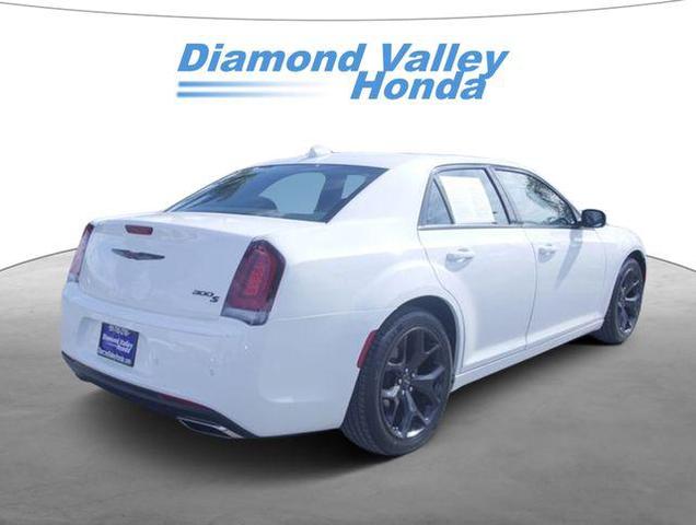 2022 chrysler 300 s