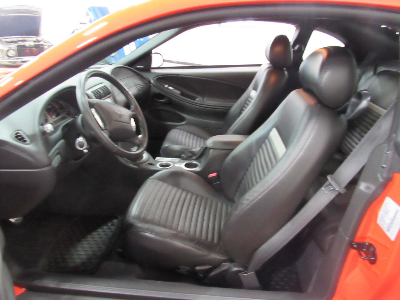 2004 ford mustang