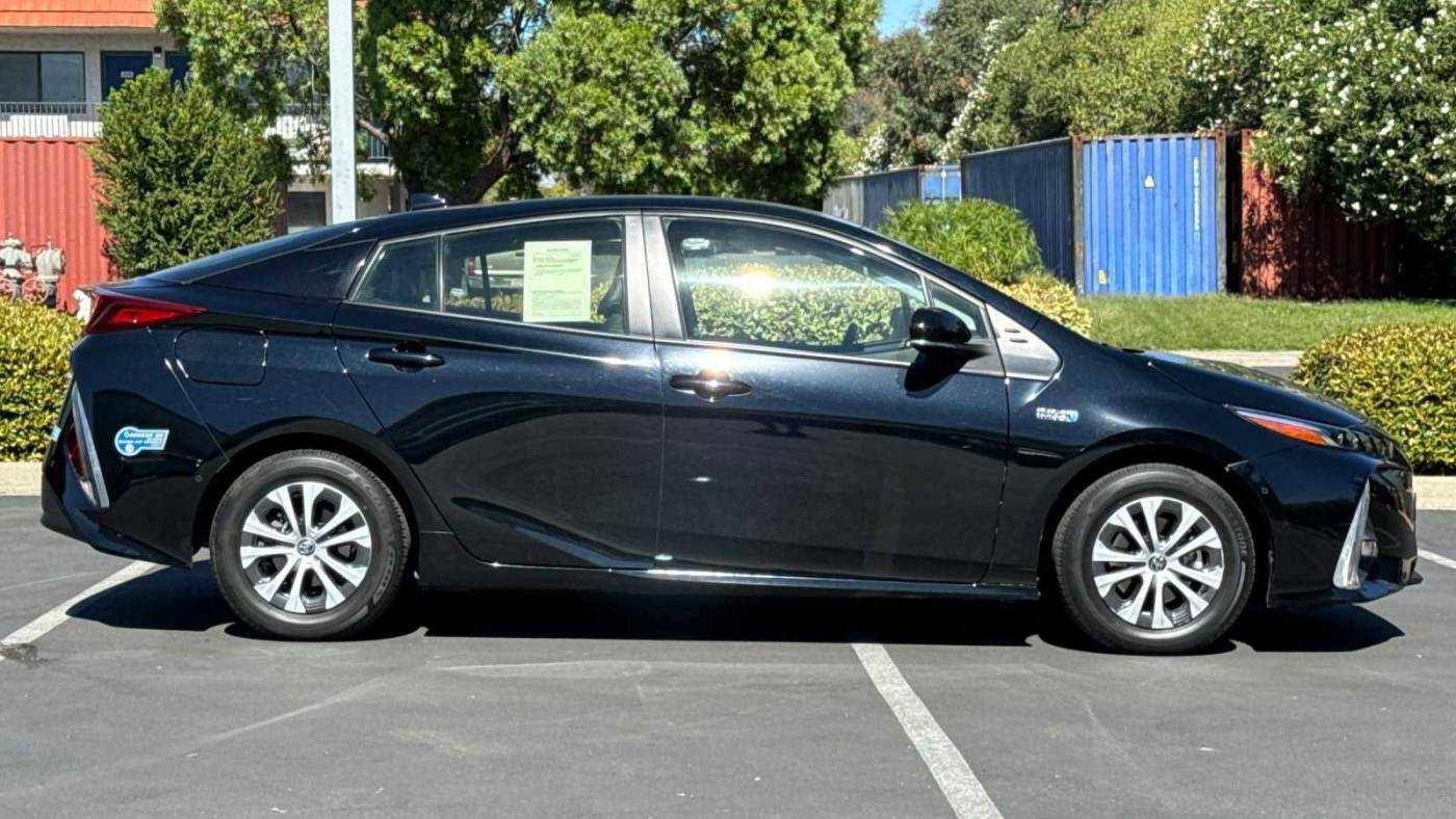2021 toyota prius prime limited
