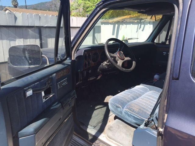 this is a complete truck less engine and trans, this is a 2500