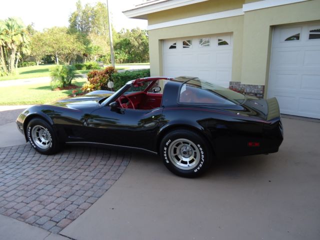 1980 corvette -absolutely gorgeous-22,844 actual miles -looks like a new car